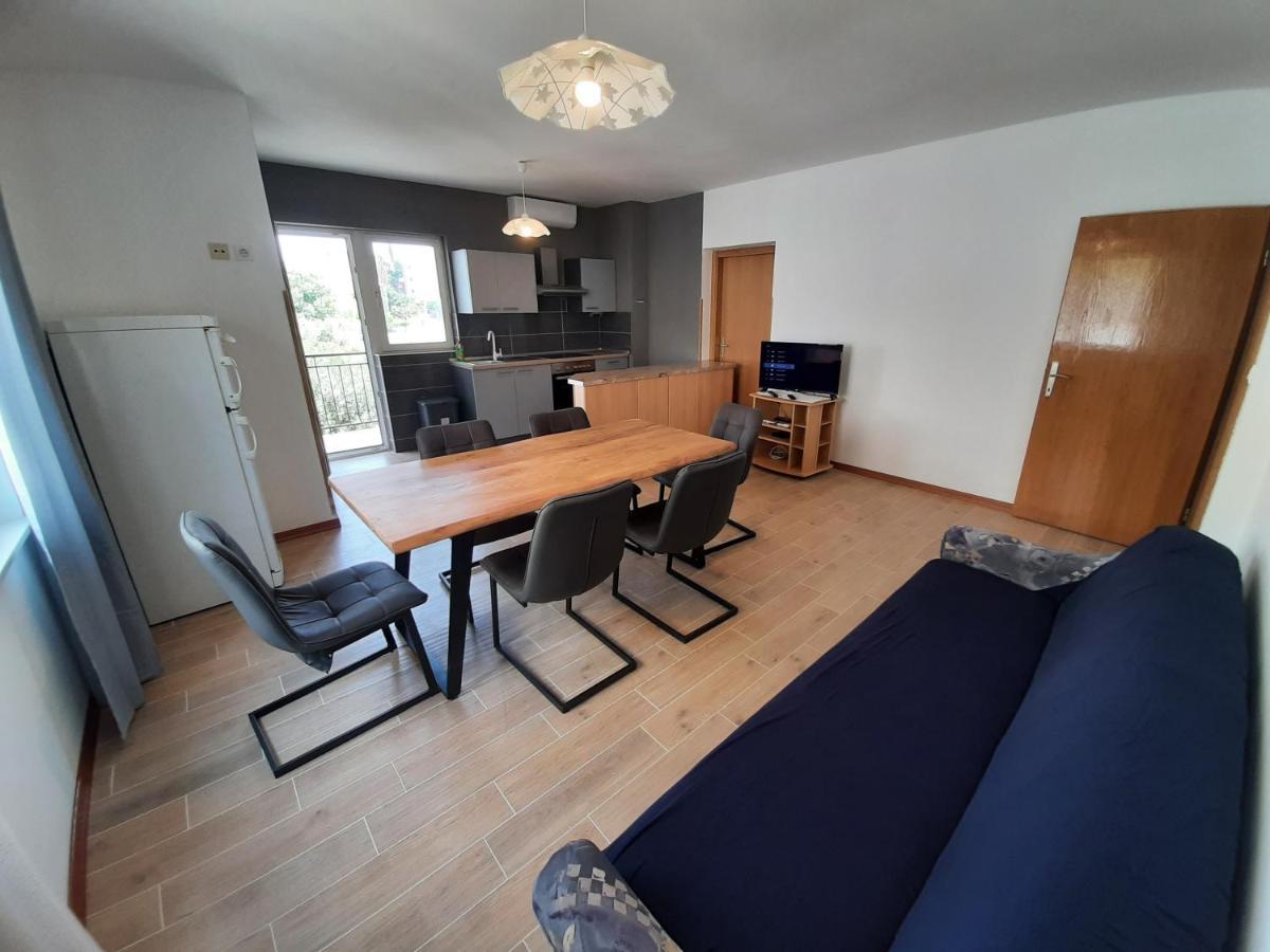 Apartments Tina Omiš Eksteriør billede